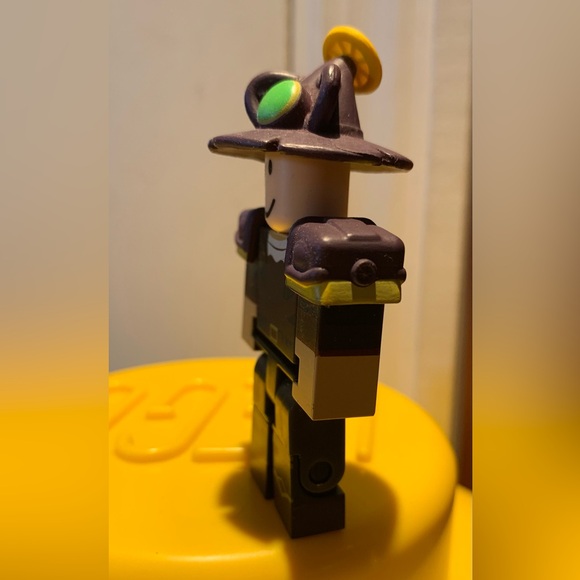 Roblox Dungeon Quest Industrial Mage Armor Figure - Picture 11 of 12